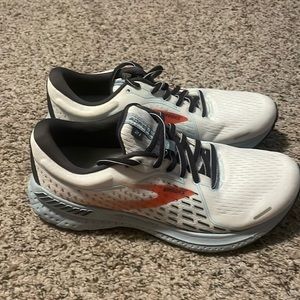 Women's Brooks stunning Shoes